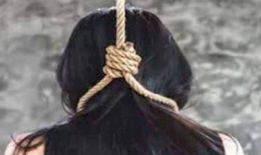 CG-शिक्षिका ने की आत्महत्या: फांसी के फंदे पर लटकती मिली शिक्षिका की लाश...दो पन्ने का सुसाइट नोट बरामद,जाँच में जुटी पुलिस….