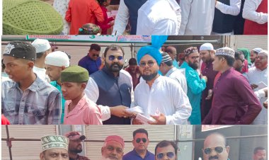 ऑल मुस्लिम वेल्फेअर फाउंडेशन के बस्तर संभाग अध्यक्ष हाजी वसीम अहमद के नेतृत्व मे ईदुल फितर पर बांटा संविधान के प्रति फोटो और पेन