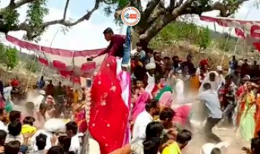 Groom Viral News: शादी की रस्मों में व्यस्त था दूल्हा, तभी उसके ऊपर गिर गया बड़ा सा पत्थर, आगे का नज़ारा देख हिल जायेंगे आप- देखें वीडियो...