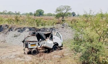 CG दो महिलाओं की मौत : यात्रियों से भरी मैजिक को तेज रफ्तार ट्रेलर ने मारी टक्कर, दो महिलाओं की मौत ,5 घायल…मैजिक के उड़े परखच्चें….