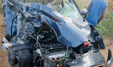 CG Road Accident 3 लोगों की दर्दनाक मौत BIG NEWS: भीषण सड़क हादसा...मंदिर से लौट रहे परिवार की तेज रफ्तार कार ट्रक से टकरायी,पिता-पुत्री सहित 3 की दर्दनाक मौत...नई कार के उड़े परखच्चें…