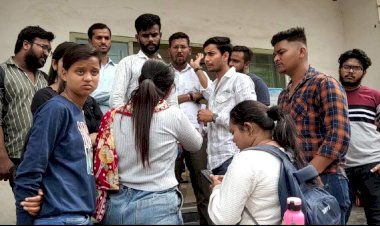 CG ब्रेकिंग : RIT college में MBA 1st semester के छात्रों के साथ कॉलेज प्रशासन बड़ी लापरवाही छात्राओं ने किया हंगामा... जाने क्या है मामला...
