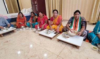 सिहावा विधायक डॉ लक्ष्मी ध्रुव ने कार्यकर्ताओं संग बोरे बासी खाई...