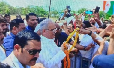 मस्तूरी के बेलटुकरी पहुंचे प्रदेश के मुखिया स्व सहायता समूह कि निर्मला पटेल शांति व आशा से मुख्यमंत्री भूपेश बघेल ने की सीधी बात पूछे रूरल इंडस्ट्रियल पार्क से जुड़कर क्या हो रही लाभ कैसे और कहाँ से होती है आमदनी क्या बोली समूह की महिलाये जाने सब कुछ पढ़ें पूरी खबर
