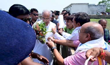 CM BHENT MULAQAT : मुख्यमंत्री भूपेश बघेल का हेलीपैड पर जोरदार स्वागत