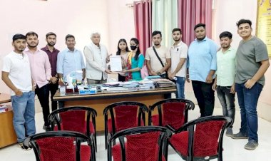 अभाविप बस्तर ने सेमेस्टर परीक्षा की तिथि बढ़ाने हेतु कुलपति को सौंपा ज्ञापन