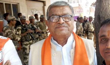 सड़क हादसे में पूर्व कृषि मंत्री की मौत, बुलडोजर से टक्कर के बाद कार के उड़े परखच्चे