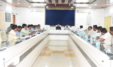 सरगुजा अम्बिकापुर : जल जीवन मिशन के कार्यों में प्रगति लाने कलेक्टर हुए सख्त, की बड़ी कार्रवाई
