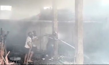 BREAKING : नगरी में भारत टेंट हॉउस के गोदाम मे लगी आग...लाखों का सामान जल कर खाक ...