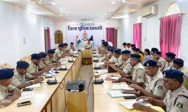 धमतरी SP ने जुआ,सट्टा,अवैध शराब,नारकोटिक्स एक्ट आर्म्स एक्ट के मामलों में अधिक से अधिक कार्यवाही करने के दिये सख्त निर्देश...