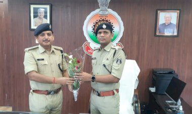 CG:सूरजपुर के नए पुलिस अधीक्षक आई कल्याण एलिसेला ने किया पदभार ग्रहण...IPS आई कल्याण एलिसेला 2011 बैच के भारतीय पुलिस सेवा के अधिकारी है। इसके पूर्व वे पुलिस अधीक्षक बेमेतरा, गौरेला-पेण्ड्रा-मरवाही, बलौदाबाजार, सुकमा एवं बीजापुर के पद पर पदस्थ रहे है