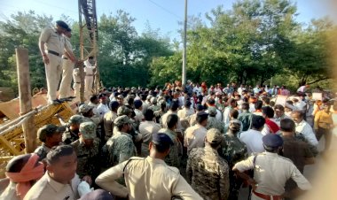 CG पीएससी में भ्रष्टाचार का आरोप लगाते हुए भाजयुमो ने किया कलेक्टर कार्यालय का घेराव।