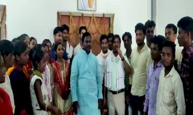 CG NEWS : महाविद्यालय के दर्जनों छात्र पहुंचे विधायक बृहस्पत सिंह के निवास, इस मांग को लेकर की बात