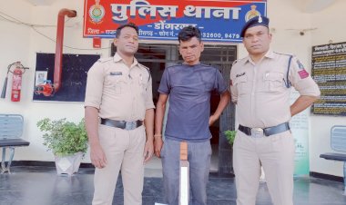 CG CRIME NEWS : डोंगरगढ़ पुलिस की कार्यवाही... धारदार चाकु लेकर आम लोगों को डराने वाला आरोपी  को पुलिस  ने किया गिरफ्तार... बदमाश के विरुद्ध आर्म्स एक्ट के तहत की गई कार्रवाई... आरोपी से एक  धारदार चाकू बरामद कर भेजा गया जेल...