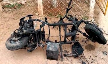 इलेक्ट्रिक स्कूटी में ब्लास्ट : चार्जिंग के दौरान इलेक्ट्रानिक्स स्कूटी में ब्लास्ट, मिनटों में जलकर हुई खाक….