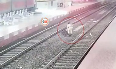 Big News : सुसाइड करने रेलवे ट्रैक पर पहुँच शख्स, तभी रेल्वे कर्मी ने देखा और फिर जो हुआ, नज़ारा देख रूंह कांप जाएगी- यहाँ देखें वीडियो...