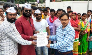 कोलेंग के ग्राम पंचायत मुंडागढ़ का आश्रित पारा काचीररास मे तीन दिन भीतर बनाना शुरू करें पहुँच मार्ग नहीं तो करेंगे कलेक्टड के सामने धरना - नरेन्द्र भवानी