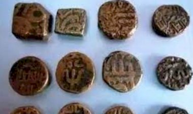 CG News : छत्तीसगढ़ का ये गांव होगा मालामाल, खुदाई में मिले माघ शासकों के समय के सिक्के, जाँच में जुटी पुरातत्व विभाग की टीम…