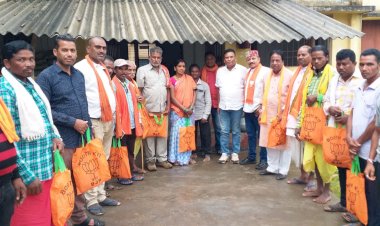 भाजपा दरभा मंडल के शक्ति केन्द्र के प्रभारियों की  कामानार ग्राम में संपन्न बैठक में भारतीय जनसंघ के संस्थापक : भाजपा ने डा.श्यामा प्रसाद मुखर्जी को याद किया...