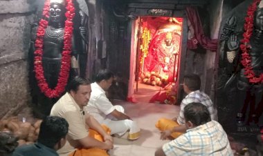 CG ब्रेकिंग न्यूज़ : बस्तर की आराध्य देवी मां दंतेश्वरी का आशीर्वाद लेने दंतेवाड़ा पहुंचे सांसद दीपक बैज..