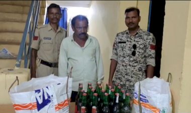 अवैध रूप से अंग्रेजी शराब बिक्री करते हुए अधेड़ उम्र के व्यक्ति को बोधघाट पुलिस ने किया गिरफ्तार... आरोपी द्वारा अवैध लाभार्जन करने की नियत से अपने पास दो सफेद प्लास्टिक के झोला में रखा था 20 नग सिम्बा कंपनी का बियर, 02 नग राॅयल चेलेंज का अध्धी, व क्रेजी रोमियों का 09 नग अंग्रेजी शराब... आबकारी एक्ट के अंतर्गत कार्यवाही किया गया...