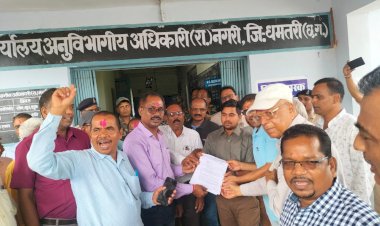 डीए,एच आर ए सहित पांच सूत्रीय मांग को लेकर  कर्मचारियों ने हल्ला बोला...रावण भाठा मैदान नगरी मे किया धरना प्रदर्शन...रैली निकाल कर ज्ञापन सौपा।