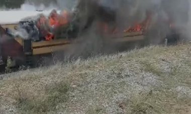 इस एक्सप्रेस में लगी भीषण आग, 3 बोगियां जलकर हुई खाक, यात्रियों ने कूदकर बचाई अपनी जान.....