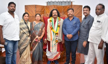 संसदीय सचिव व जगदलपुर विधायक रेखचंद जैन के नेतृत्व में कांग्रेसियों ने नंद कुमार साय का स्वागत किया...