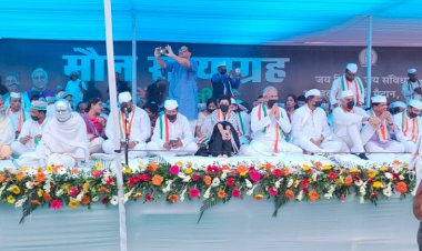 CG POLITICAL NEWS : राहुल गाँधी के समर्थन पर छग कांग्रेस, मौन सत्याग्रह में बैठे नेता, CM भूपेश, सिंहदेव, सेलजा भी मौजूद,देखे वीडियो…