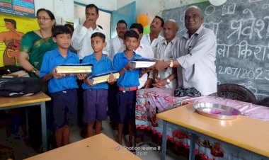 इस गांव के शासकीय पूर्व माध्यमिक विद्यालय में पूरे हर्षोल्लास के साथ मनाया गया शाला प्रवेश उत्सव जनप्रतिनिधि भी हुए शामिल पढ़ें पूरी खबर