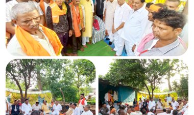 CG:सांसद विजय बघेल पहुंचे बिरनपुर पहुंचे स्व.भुनेश्वर साहु के परिजन से किये मुलाकात..इस दौरान पूर्व मंत्री,पूर्व संसदीय सचिव,जिलाअध्यक्ष सहित जनप्रतिनिधि उपस्थित रहे