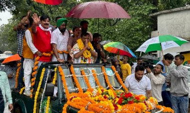 लोकप्रिय जिलाध्यक्ष राजीव शर्मा के नेतृत्व व कुशल मार्गदर्शन में कांग्रेसियो द्वारा नव-नियुक्त प्रदेशाध्यक्ष दीपक बैज का बरसते पानी में आसना से लेकर राजीव भवन जगदलपुर तक हुआ भव्य ऐतिहासिक स्वागत....