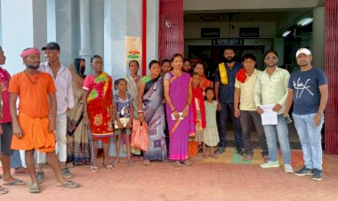 छत्रपति शिवाजी वार्ड एवं जवाहर वार्ड डोंगरी पारा के लगभग 450 लोग कई वर्षो से जूझ रहे सड़क व पेयजल कि समस्या से जिम्मेदार अधिकारी को ज्ञापन देकर समस्या का निवारण करने को किया अपील - नरेन्द्र भवानी