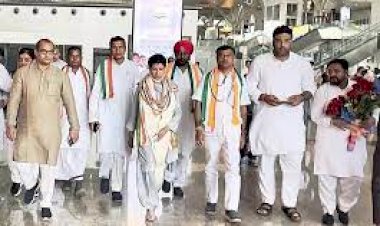 RAIPUR BREAKING : कुमारी शैलजा पहुंची रायपुर, जिला अध्यक्षों की हुई बैठक