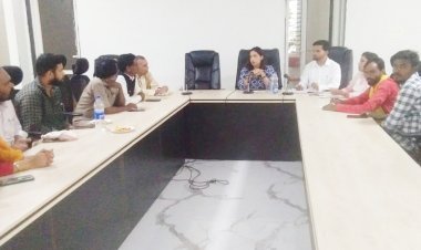 फोटोयुक्त निर्वाचक नामावली का द्वितीय विशेष संक्षिप्त पुनरीक्षण के संबंध में बैठक आयोजित..बेमेतरा एसडीएम सुरुचि सिंह (IAS) ने राजनीतिक दलों के प्रतिनिधियों को दी निर्वाचन के संबंध में आवश्यक जानकारी