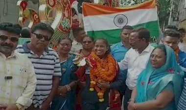 राजनांदगांव की बेटी ज्ञानेश्वरी यादव ने किया देश का नाम रोशन, जूनियर वेटलिफ्टिंग चैंपियनशिप में जीता सिल्वर मेडल, शहरवासियों ने किया भव्य स्वागत...