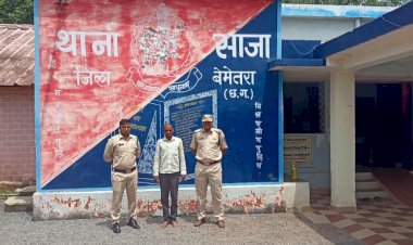 CG:साजा टीआई मुकेश यादव के नेतृत्व में कार्यवाही... चोरी गये बैटरी सहित आरोपी गिरफ्तार....आरोपी राकेश साहू निवासी बोड