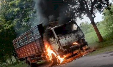 CG ACCIDENT NEWS : चलते ट्रक में लगी भीषण आग, धू-धू कर जला ट्रक, मौके पर पहुंची दमकल की टीम, जताई जा रही ये आशंका.....
