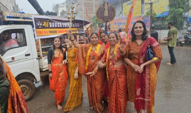 जगदलपुर स्थित लक्ष्मी नारायण मंदिर पनारापारा भगवान भूतेश्वर महादेव मंदिर महाराज की पालकी यात्रा चौक चौराहों से मुख्य मार्गो से होकर गुजरी...