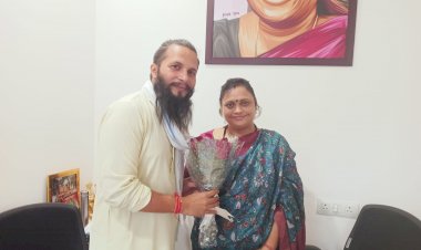 आदिवासी जनजाति महोत्सव को लेकर बीजेपी महिला मोर्चा राष्ट्रीय उपाध्यक्ष पूजा कपिल मिश्रा से मुलाकात की...