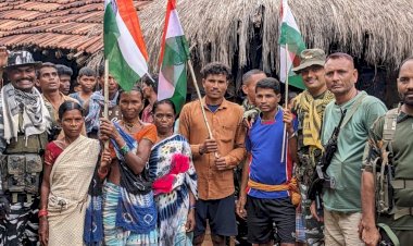 CG बस्तर संभाग के सुदूर बीहड़ क्षेत्रो जहाँ कभी पहले काला झंडा और लाल बैनर लगता था, वहाँ आज पूरे शान से फ़हराया गया तिरंगा...