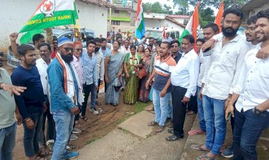 सिहावा विधायक डॉ. लक्ष्मी ध्रुव ने आगामी चुनाव के लिए ब्लॉक अध्यक्ष कैलाश प्रजापति के सामने अपनी दावेदारी पेश की...