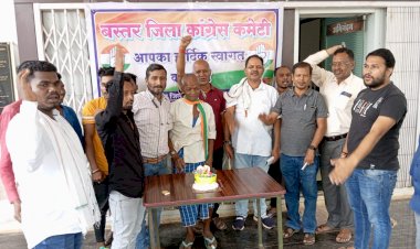 CG किसान पुत्र मुख्यमंत्री भूपेश बघेल का जन्मदिन किसान के हाथों केक कटवाकर मनाया गया...