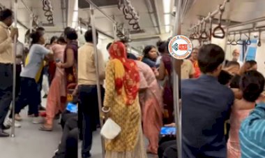 Delhi Metro Viral Video : दिल्ली मेट्रो में आपस में भिड़ी महिलाएं, हुई जमकर हाथापाई, देखें विडियो...