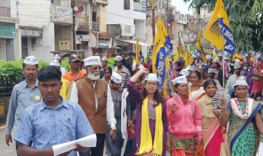 आम आदमी पार्टी पदाधिकारियों ने घेरा विधायक रेखचंद जैन और लखेश्वर बघेल का कार्यालय...