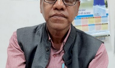 लाला जगदलपुरी जिला ग्रंथालय प्रभारी सुशील साहू ने पाठको में पुस्तकालय के प्रति रुचि लाने लिखी कविता...