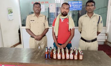 CG CRIME NEWS : अवैध शराब परिवहन करने वाले युवक पर बस्तर पुलिस की कार्यवाही... आरोपी के कब्जे से 6.120 एम0एल0 शराब एवं वाहन स्कुटी बरामद... अनुमानित कीमत 4400/- रूपये... सिटी कोतवाली क्षेत्रान्तर्गत की गई कार्यवाही...
