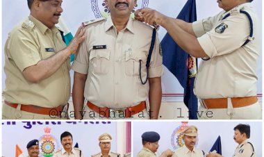 पुलिस महानिरीक्षक महोदय रायपुर रेंज रायपुर द्वारा जिला धमतरी के 05 सहा उप निरीक्षक को दिये उप निरीक्षक के पद पर पदोन्नति...पुलिस अधीक्षक महोदय ने दिये पदोन्नत हुए अधिकारी को बधाई एवं शुभकामनाएं...