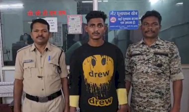 शहर में चाकु लेकर लोगो को भयभीत करने वाले व्यक्ति पर बस्तर पुलिस की बड़ी कार्यवाही... संजय मार्केट में चाकु लेकर घुमने वाला व्यक्ति कोतवाली पुलिस के गिरफ्त में...