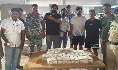 कवर्धा के चिल्फी चेक पोस्ट में चेकिंग के दौरान चार संदिग्ध से एक करोड़ रुपए लग्जरी कार फॉर्च्यूनर से बरामद,देखे वीडियो…